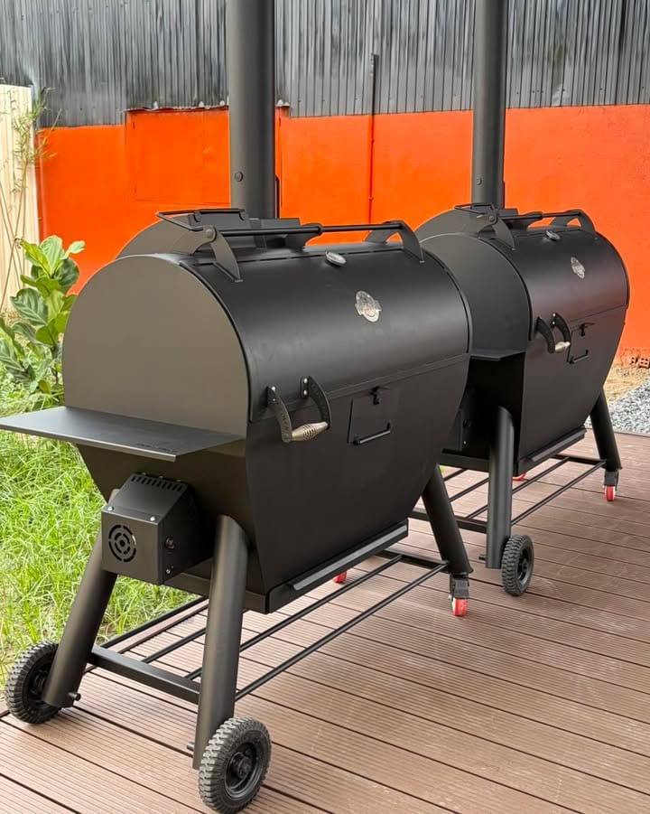 Lò 125L Pro, với vỉ kẹp đã tối ưu công năng của lò nướng thân tách khói