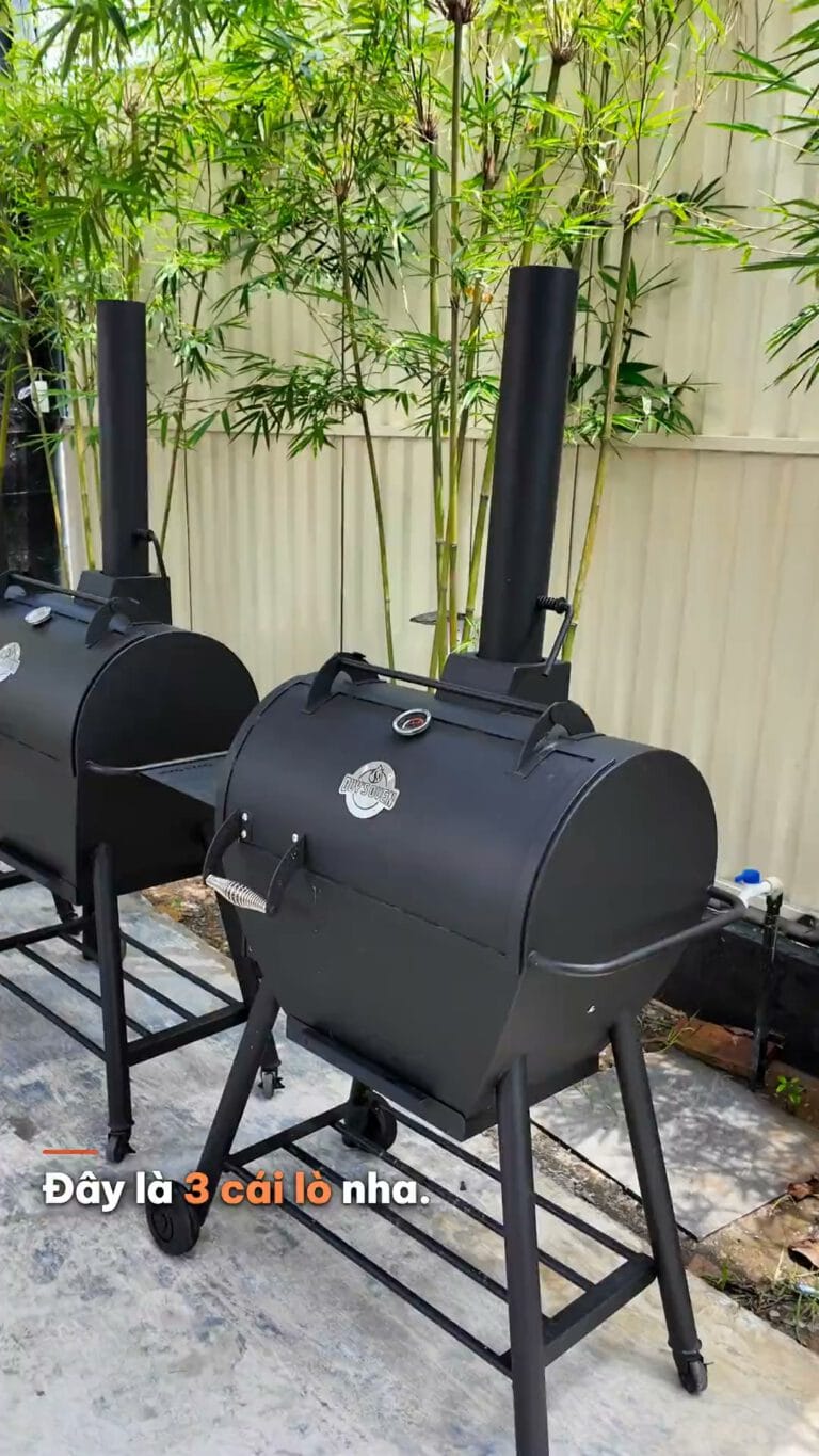 Ba cái lò nướng than tách khói 65L đứng cạnh nhau. Anh em coi thử có biết cái…