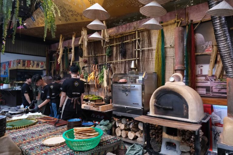 Xuông dòng phương nam, bên cạnh những lò của bếp người Miền Tây thì Fastgrill…