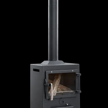 Lò sưởi củi FirePlace Compact Duy's Oven nhìn chính diện, thân vuông sơn đen, cửa kính và ống khói chóp nón