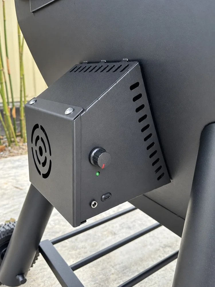 Hộp quạt cấp gió có núm chỉnh gắn bên hông lò 250L Pro